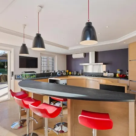 Ideal Place For A Quiet Holiday While Enjoying The Proximity Of The City Center 5 Minutes From Shops *